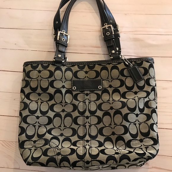 Authentic Coach purse - Picture 4 of 6